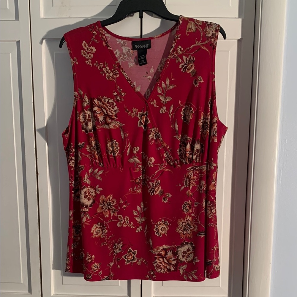 Lane Bryant Red Floral V-Neck Sleeveless Blouse EUC